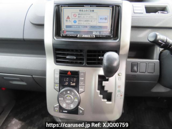 Used 2007 AT toyota voxy ZRR70W Image[26]