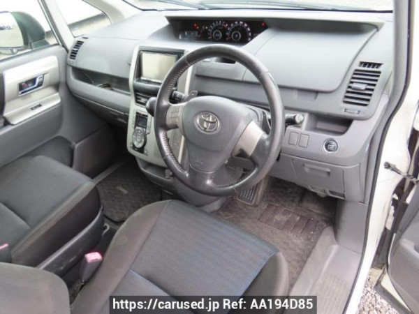Used 2010 AT toyota voxy ZRR70W Image[13]
