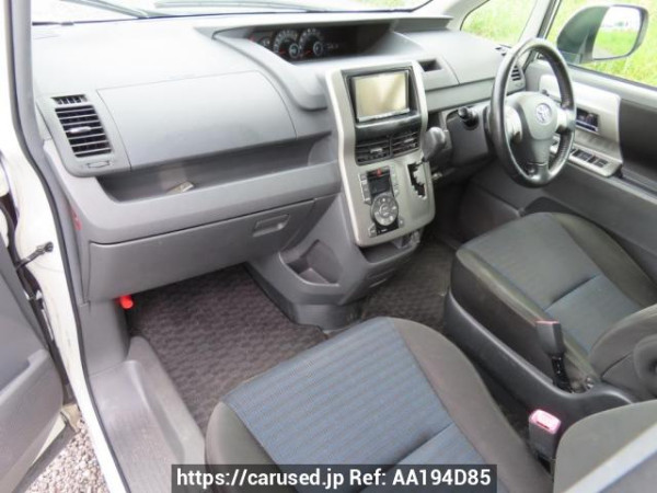 Used 2010 AT toyota voxy ZRR70W Image[14]