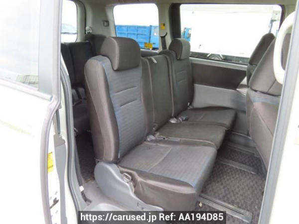 Used 2010 AT toyota voxy ZRR70W Image[16]