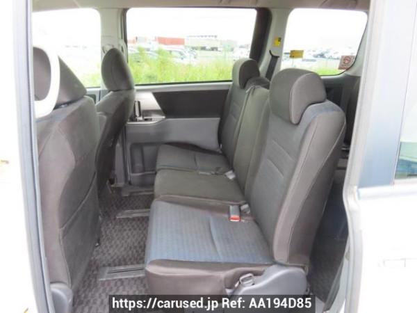 Used 2010 AT toyota voxy ZRR70W Image[17]
