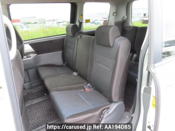 Used 2010 AT toyota voxy ZRR70W Image[18]