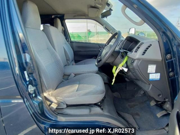 Used 2004 MT toyota regiusace-van KDH205V Image[12]