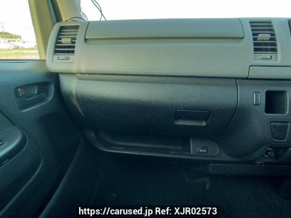 Used 2004 MT toyota regiusace-van KDH205V Image[18]