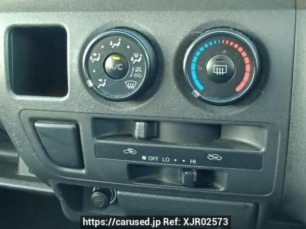 Used 2004 MT toyota regiusace-van KDH205V Image[23]