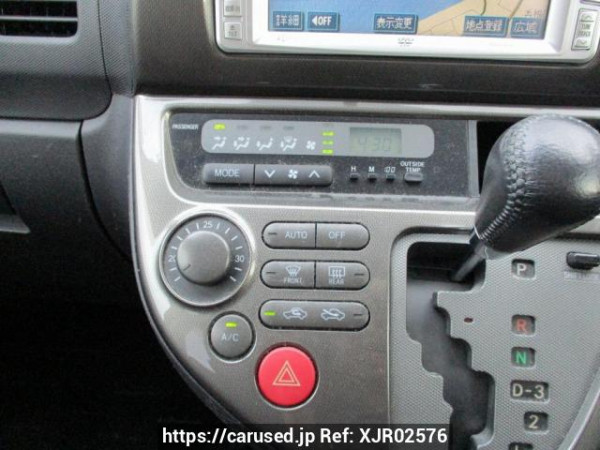 Used 2004 AT toyota wish ZNE10G Image[27]