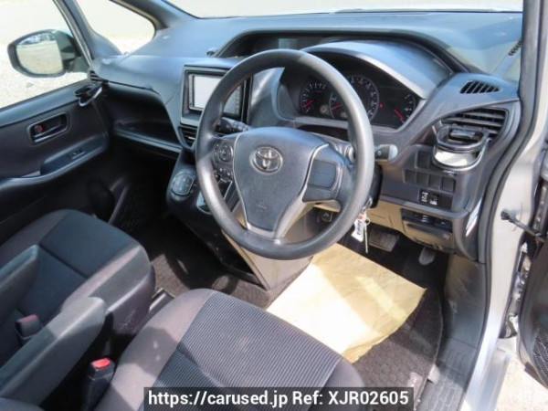 Used 2014 AT toyota noah ZRR80G Image[13]