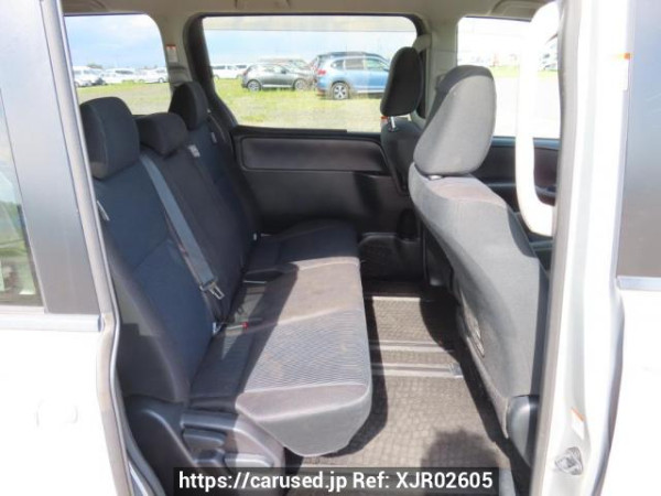 Used 2014 AT toyota noah ZRR80G Image[15]