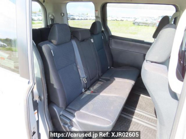Used 2014 AT toyota noah ZRR80G Image[16]