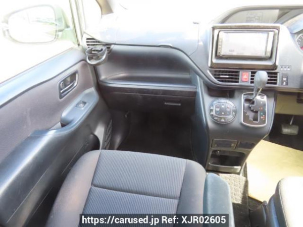 Used 2014 AT toyota noah ZRR80G Image[23]