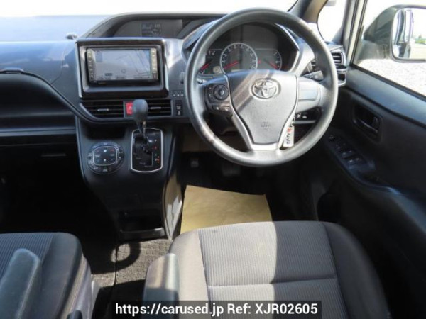 Used 2014 AT toyota noah ZRR80G Image[24]