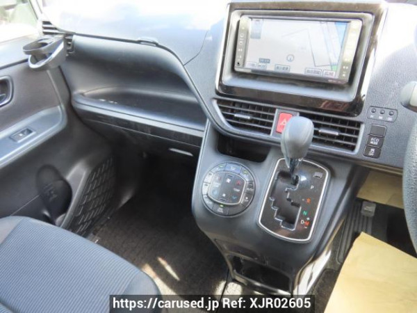 Used 2014 AT toyota noah ZRR80G Image[28]
