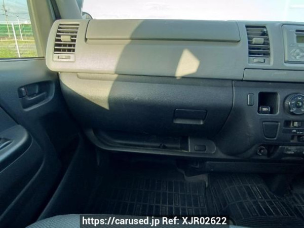Used 2006 AT toyota regiusace-van KDH205V Image[18]