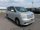 Toyota Noah ZRR70G