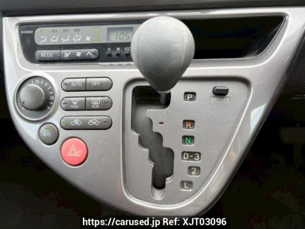 Used 2003 AT toyota wish ZNE10G Image[27]