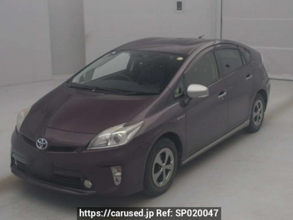 Used 2013 AT toyota prius ZVW30 Image[0]