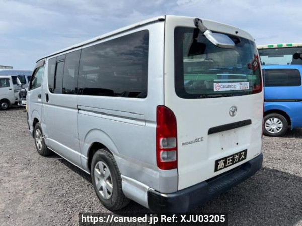 Used 2005 AT toyota regiusace-van KDH200V Image[4]