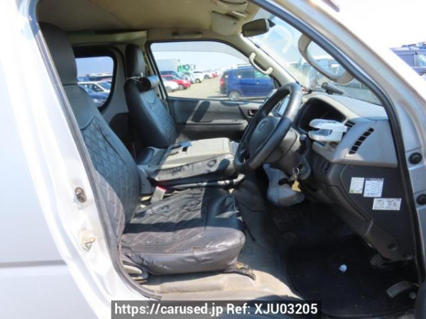 Used 2005 AT toyota regiusace-van KDH200V Image[13]