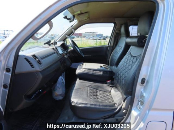 Used 2005 AT toyota regiusace-van KDH200V Image[15]