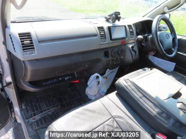 Used 2005 AT toyota regiusace-van KDH200V Image[16]