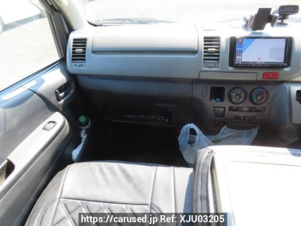 Used 2005 AT toyota regiusace-van KDH200V Image[19]