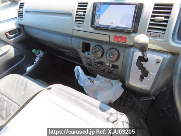 Used 2005 AT toyota regiusace-van KDH200V Image[22]