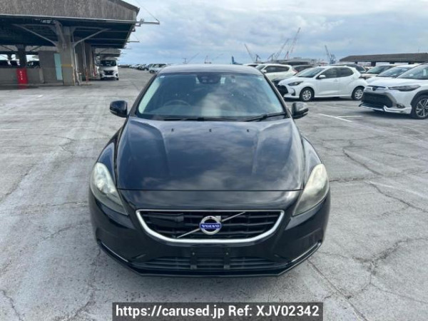Used 2015 AT volvo v40 MB4164T Image[1]