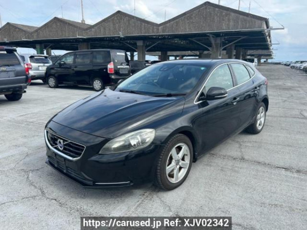 Used 2015 AT volvo v40 MB4164T Image[2]