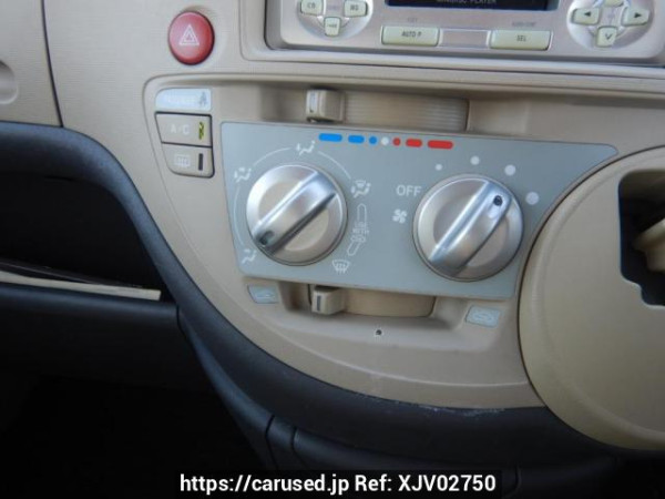 Used 2003 AT toyota sienta NCP81G Image[26]