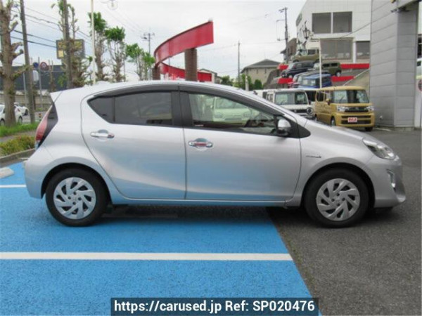 Used 2017 AT toyota aqua NHP10 Image[2]
