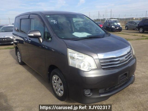 Used 2011 AT toyota noah ZRR70G Image[0]