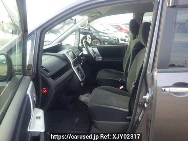 Used 2011 AT toyota noah ZRR70G Image[12]