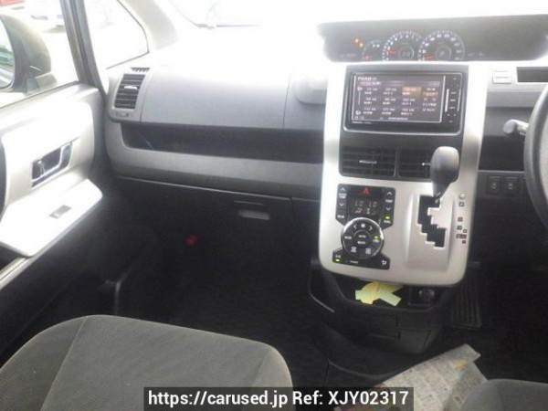 Used 2011 AT toyota noah ZRR70G Image[17]