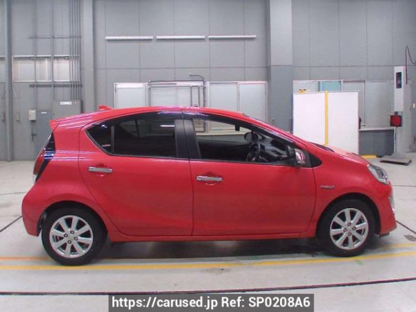 Used 2015 AT toyota aqua NHP10 Image[2]