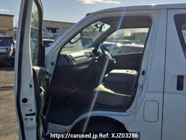 Used 2006 MT toyota hiace-van KDH205V Image[12]