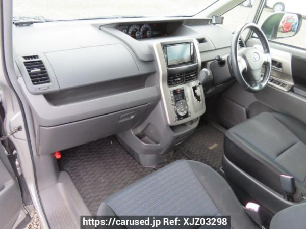 Used 2008 AT toyota voxy ZRR70W Image[13]