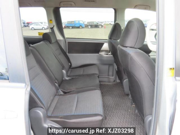 Used 2008 AT toyota voxy ZRR70W Image[14]