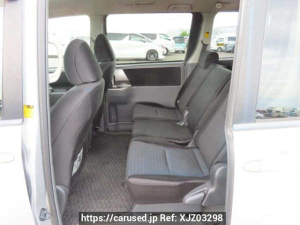 Used 2008 AT toyota voxy ZRR70W Image[16]