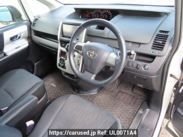 Used 2011 AT toyota voxy ZRR70W Image[14]