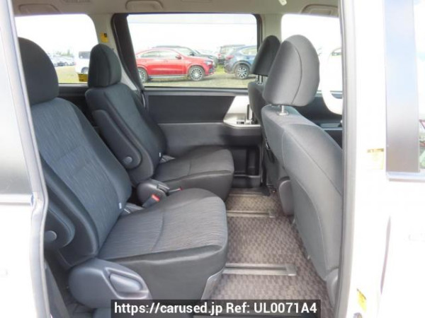 Used 2011 AT toyota voxy ZRR70W Image[16]