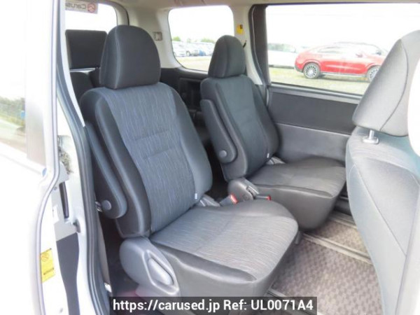 Used 2011 AT toyota voxy ZRR70W Image[17]