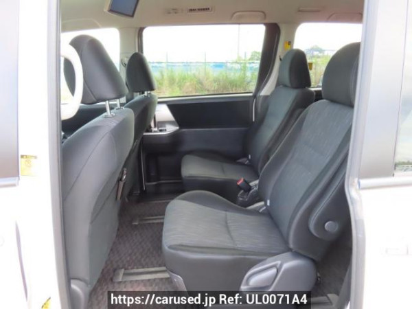 Used 2011 AT toyota voxy ZRR70W Image[18]