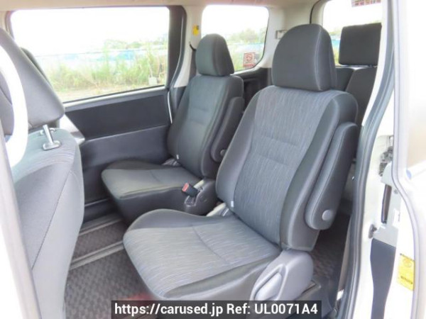 Used 2011 AT toyota voxy ZRR70W Image[19]