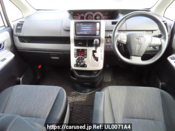 Used 2011 AT toyota voxy ZRR70W Image[21]