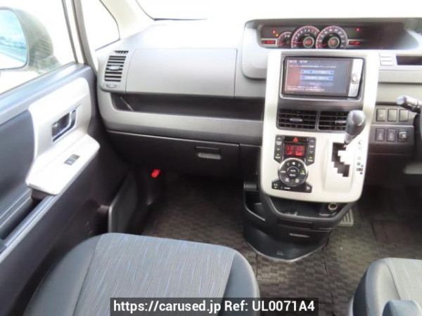 Used 2011 AT toyota voxy ZRR70W Image[22]