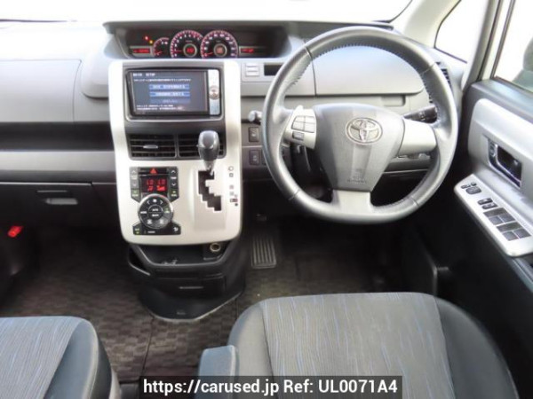 Used 2011 AT toyota voxy ZRR70W Image[23]