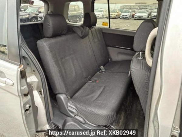 Used 2005 AT toyota isis ZNM10W Image[14]