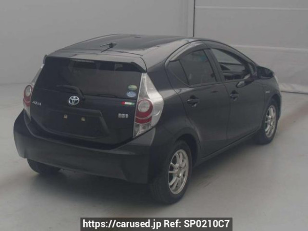 Used 2012 AT toyota aqua NHP10 Image[1]