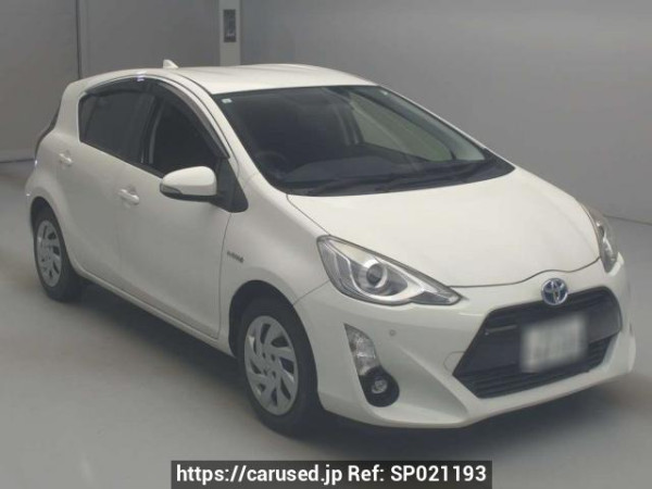 Used 2015 AT toyota aqua NHP10 Image[2]