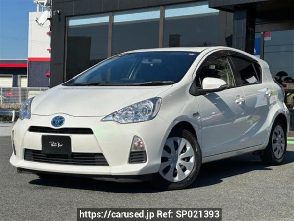 Used 2012 AT toyota aqua NHP10 Image[1]